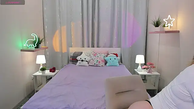 TiffanyBatson online show from 12-05-24, 05:37