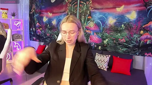 TiffanyBatson online show from 03-07-25, 06:02