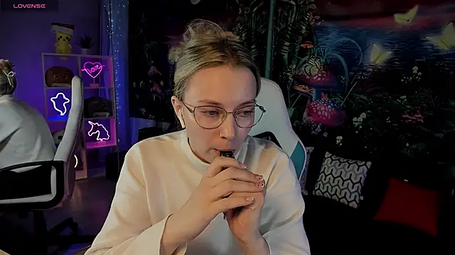 TiffanyBatson online show from 03-17-25, 07:24