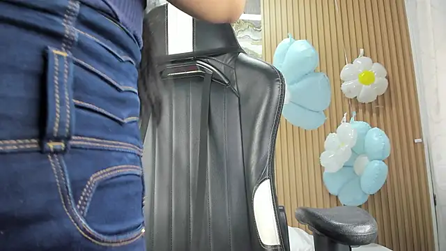 Snapshot of Lili_16 chatting on 05-18-26, 11:05 Lili 16 online show from 05-18-26, 11:05