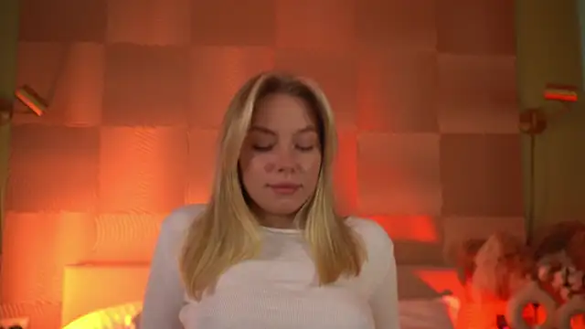 Snapshot of -Snowwwy- chatting on 01-16-25, 08:00 -Snowwwy- online show from 01-16-25, 08:00