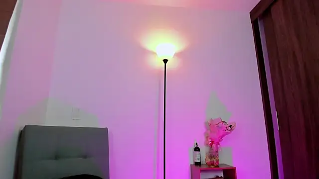 Snapshot of Lilabril chatting on 02-20-25, 04:14 Lilabril online show from 02-20-25, 04:14