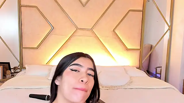 siara and zoe online show from 11-30-25, 04:22