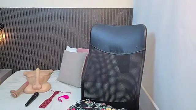 chanel brunette online show from 02-27-26, 01:00