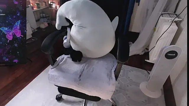 Snapshot of Lee_Mi chatting on 02-11-25, 05:29 Lee Mi online show from 02-11-25, 05:29