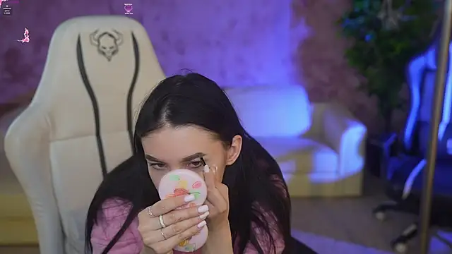 Tina Breeze online show from 03-18-25, 07:52