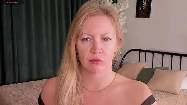 Snapshot of sugamomy chatting on 10-11-25, 12:10 sugamomy online show from 10-11-25, 12:10