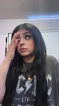 ThickerThanYoBitch online show from 01-05-25, 03:11