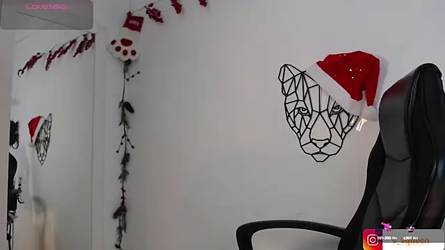 Snapshot of Violet-Queen chatting on 12-15-24, 07:10 Violet-Queen online show from 12-15-24, 07:10