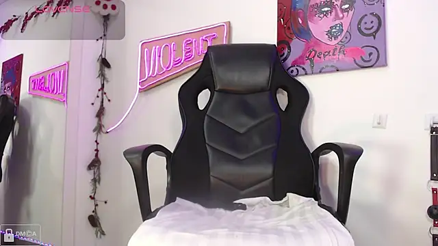 Snapshot of Violet-Queen chatting on 01-31-25, 09:59 Violet-Queen online show from 01-31-25, 09:59