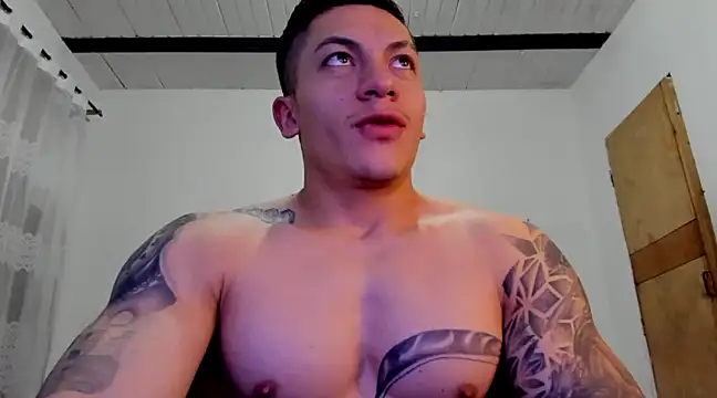 Snapshot of aquiles_51 chatting on 12-13-24, 02:10 aquiles 51 online show from 12-13-24, 02:10