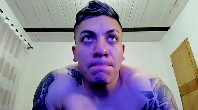 Snapshot of aquiles_51 chatting on 01-11-25, 02:52 aquiles 51 online show from 01-11-25, 02:52