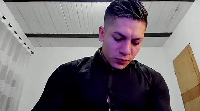 Snapshot of aquiles_51 chatting on 01-17-25, 11:40 aquiles 51 online show from 01-17-25, 11:40