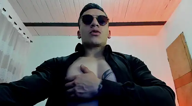 Snapshot of aquiles_51 chatting on 01-29-25, 02:09 aquiles 51 online show from 01-29-25, 02:09