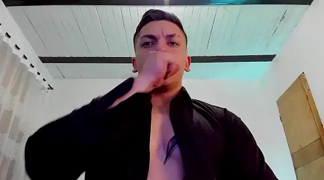 Snapshot of aquiles_51 chatting on 02-05-25, 02:08 aquiles 51 online show from 02-05-25, 02:08