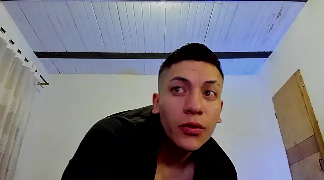 Snapshot of aquiles_51 chatting on 02-11-25, 04:11 aquiles 51 online show from 02-11-25, 04:11