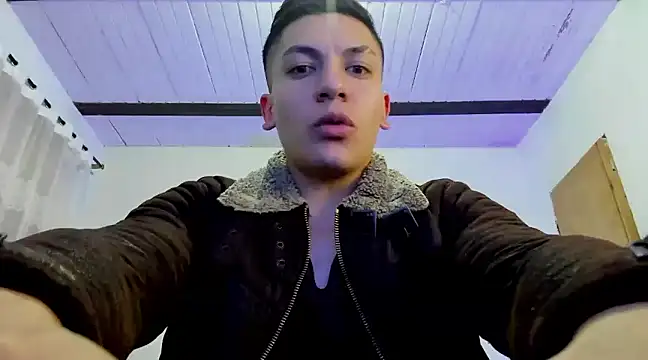 Snapshot of aquiles_51 chatting on 02-23-25, 12:51 aquiles 51 online show from 02-23-25, 12:51