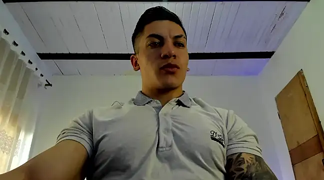 Snapshot of aquiles_51 chatting on 02-24-25, 10:03 aquiles 51 online show from 02-24-25, 10:03