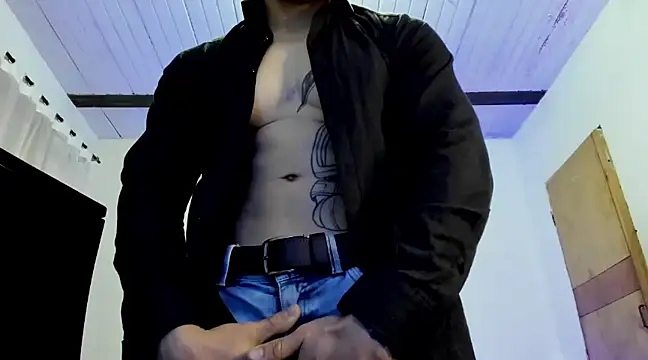 Snapshot of aquiles_51 chatting on 03-08-25, 01:39 aquiles 51 online show from 03-08-25, 01:39