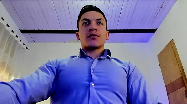 Snapshot of aquiles_51 chatting on 03-10-25, 10:45 aquiles 51 online show from 03-10-25, 10:45