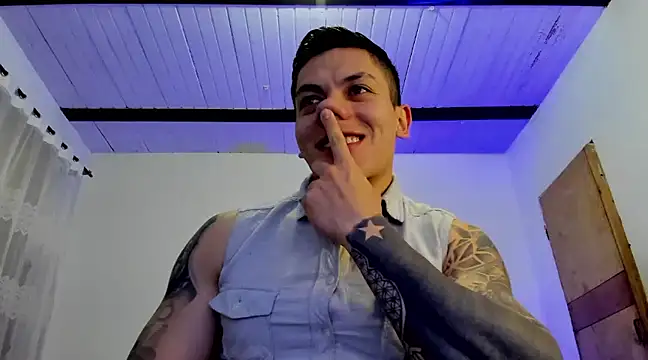 Snapshot of aquiles_51 chatting on 03-12-25, 11:44 aquiles 51 online show from 03-12-25, 11:44