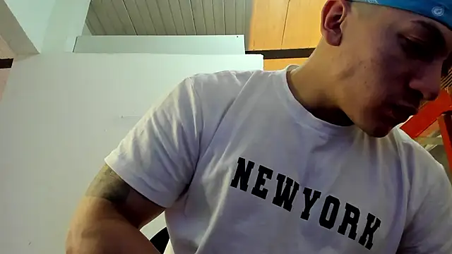 Snapshot of aquiles_51 chatting on 09-12-25, 04:51 aquiles 51 online show from 09-12-25, 04:51