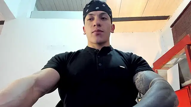 Snapshot of aquiles_51 chatting on 09-29-25, 08:24 aquiles 51 online show from 09-29-25, 08:24