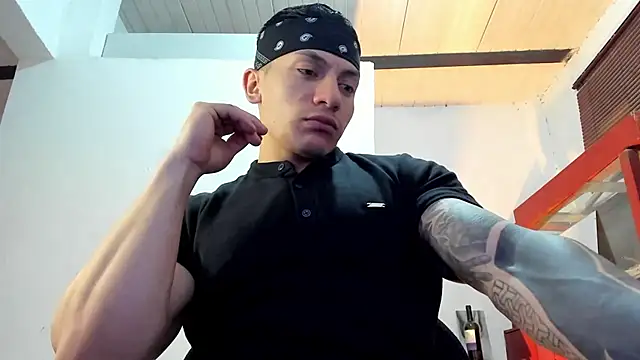 Snapshot of aquiles_51 chatting on 10-06-25, 09:01 aquiles 51 online show from 10-06-25, 09:01