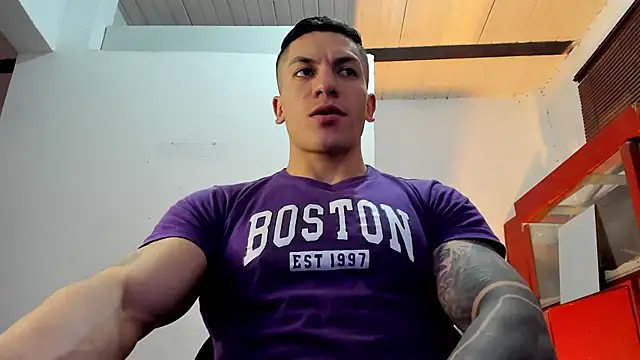 Snapshot of aquiles_51 chatting on 10-14-25, 08:20 aquiles 51 online show from 10-14-25, 08:20