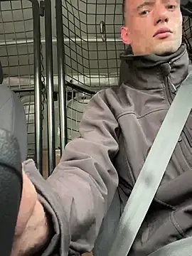 Snapshot of davorm chatting on 12-12-24, 11:50 davorm online show from 12-12-24, 11:50