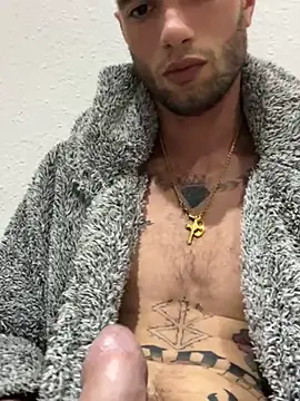 Snapshot of davorm chatting on 01-18-25, 07:26 davorm online show from 01-18-25, 07:26