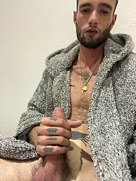 Snapshot of davorm chatting on 10-25-25, 04:35 davorm online show from 10-25-25, 04:35