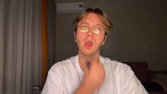 kiopiggy online show from 11-30-25, 10:03