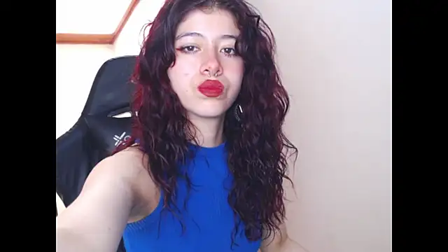 Snapshot of SuzzyyM chatting on 02-05-25, 02:05 SuzzyyM online show from 02-05-25, 02:05