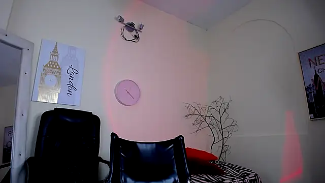 IsaBaileys  online show from 03-13-25, 10:21