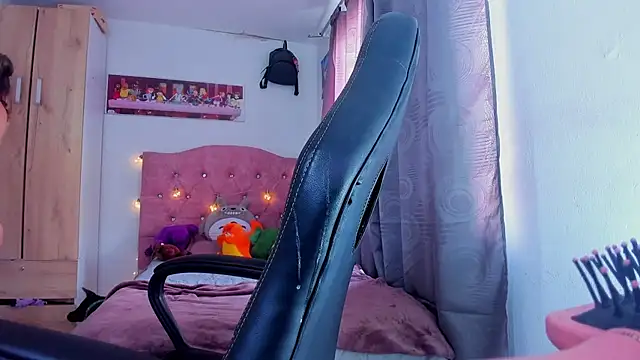 Snapshot of saralolo420 chatting on 12-14-24, 07:25 saralolo420 online show from 12-14-24, 07:25