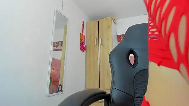 Snapshot of saralolo420 chatting on 12-20-24, 06:13 saralolo420 online show from 12-20-24, 06:13