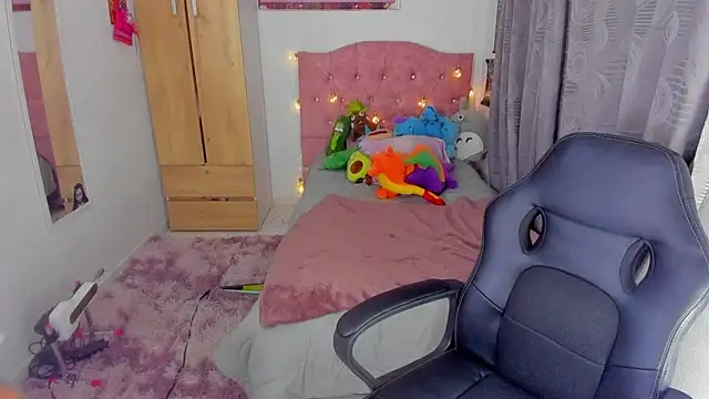 Snapshot of saralolo420 chatting on 12-24-24, 12:44 saralolo420 online show from 12-24-24, 12:44