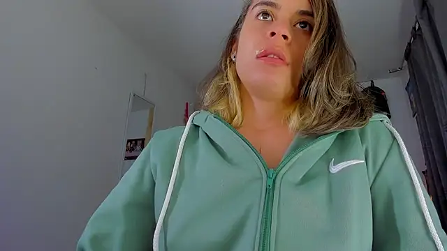 Snapshot of saralolo420 chatting on 12-24-24, 03:49 saralolo420 online show from 12-24-24, 03:49