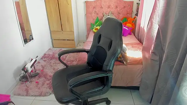 Snapshot of saralolo420 chatting on 12-24-24, 03:26 saralolo420 online show from 12-24-24, 03:26