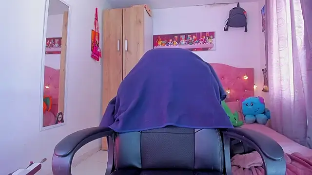 Snapshot of saralolo420 chatting on 12-27-24, 07:03 saralolo420 online show from 12-27-24, 07:03