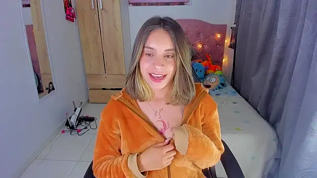 Snapshot of saralolo420 chatting on 01-09-25, 01:18 saralolo420 online show from 01-09-25, 01:18