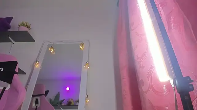 Snapshot of saralolo420 chatting on 02-04-25, 01:02 saralolo420 online show from 02-04-25, 01:02