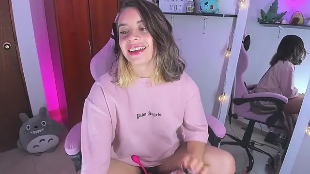 Snapshot of saralolo420 chatting on 02-05-25, 04:37 saralolo420 online show from 02-05-25, 04:37