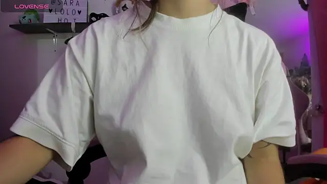 Snapshot of saralolo420 chatting on 10-21-25, 12:00 saralolo420 online show from 10-21-25, 12:00