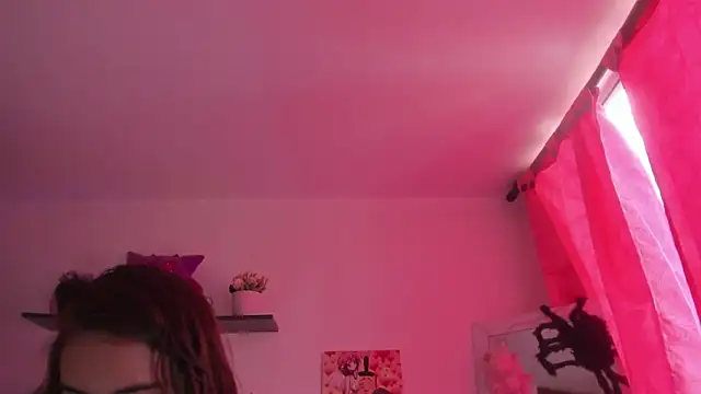 Snapshot of saralolo420 chatting on 11-22-25, 05:56 saralolo420 online show from 11-22-25, 05:56