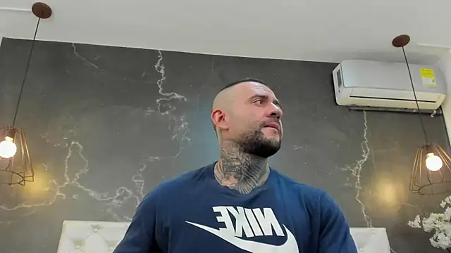 BruceDallas online show from 02-02-25, 06:04