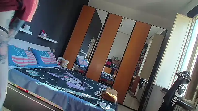 Snapshot of Honey2Bad chatting on 12-15-25, 11:25 Honey2Bad online show from 12-15-25, 11:25