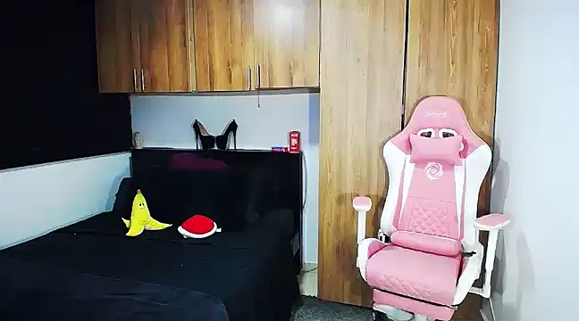 Snapshot of sweet_temptation25 chatting on 12-19-24, 06:45 sweet temptation25 online show from 12-19-24, 06:45