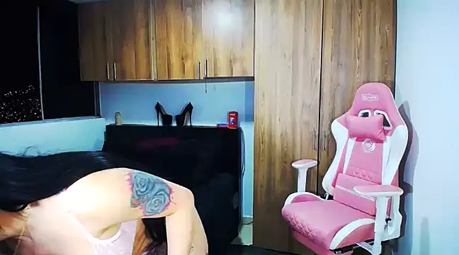 Snapshot of sweet_temptation25 chatting on 01-06-25, 04:26 sweet temptation25 online show from 01-06-25, 04:26